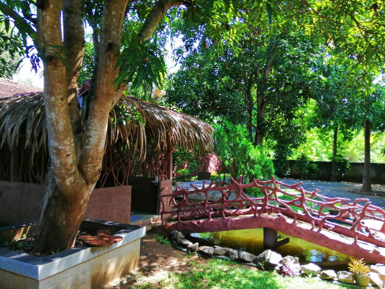 Induwara Safari Resort Udawalawe Exterior foto